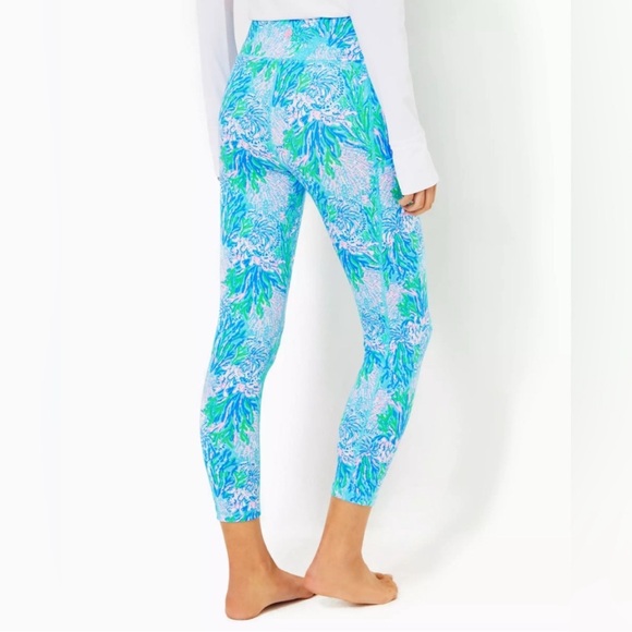 Lilly Pulitzer UPF 50+ Luxletic 24" Weekender High Rise Midi Legging - Picture 3 of 10